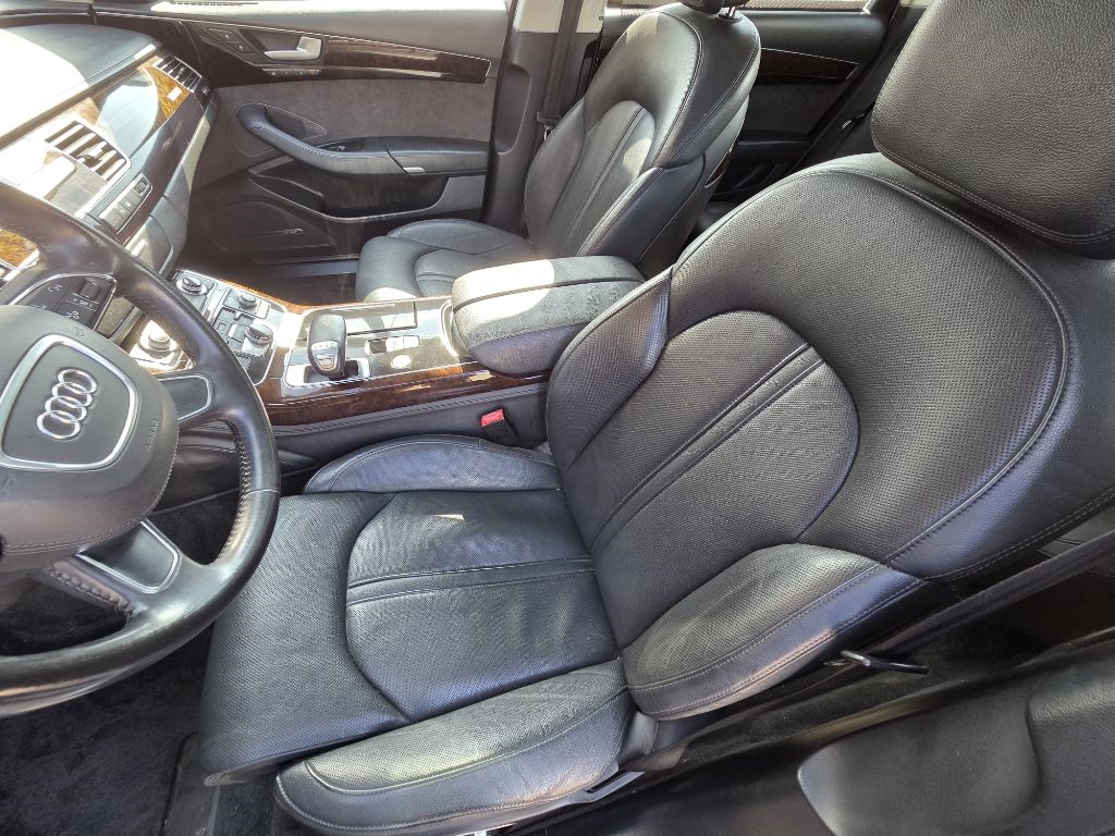 Audi A8 4.2L quattro 2011 Audi A8 4.2L quattro 2011