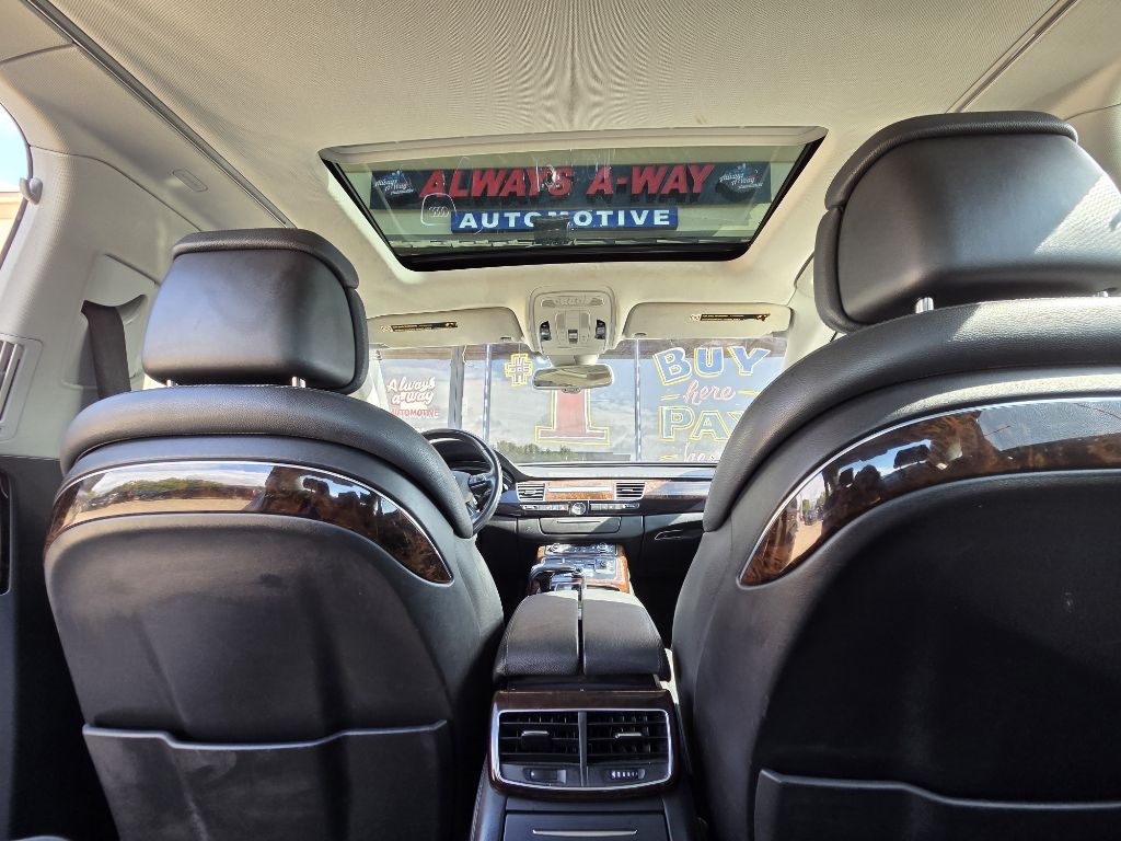 Audi A8 4.2L quattro 2011 Audi A8 4.2L quattro 2011