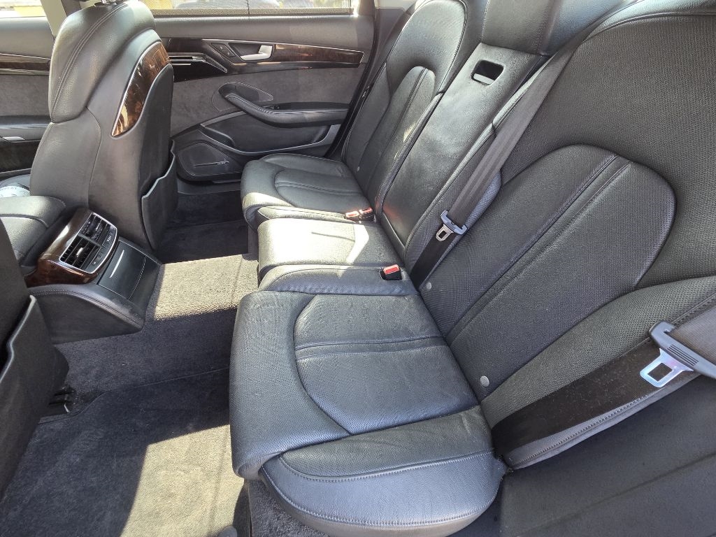 Audi A8 4.2L quattro 2011 Audi A8 4.2L quattro 2011