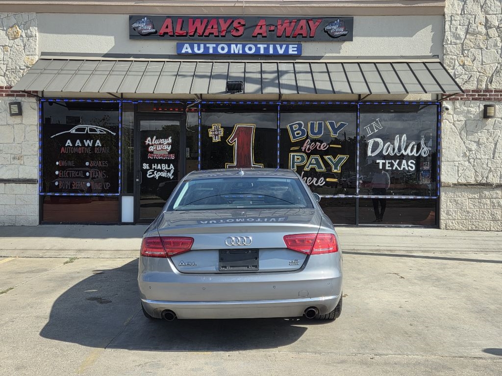 Audi A8 4.2L quattro 2011 Audi A8 4.2L quattro 2011