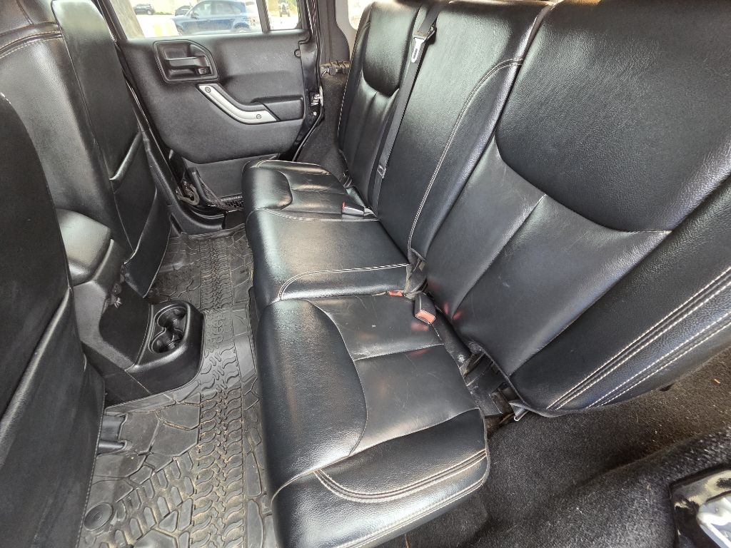 Jeep Wrangler Unlimited Sahara 4WD 2015 Jeep Wrangler Unlimited Sahara 4WD 2015