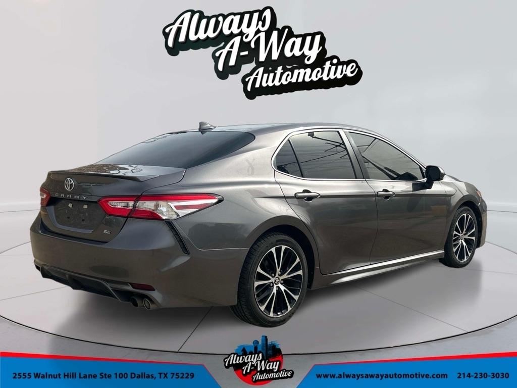 Toyota Camry SE 2020