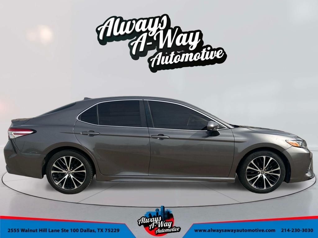 Toyota Camry SE 2020