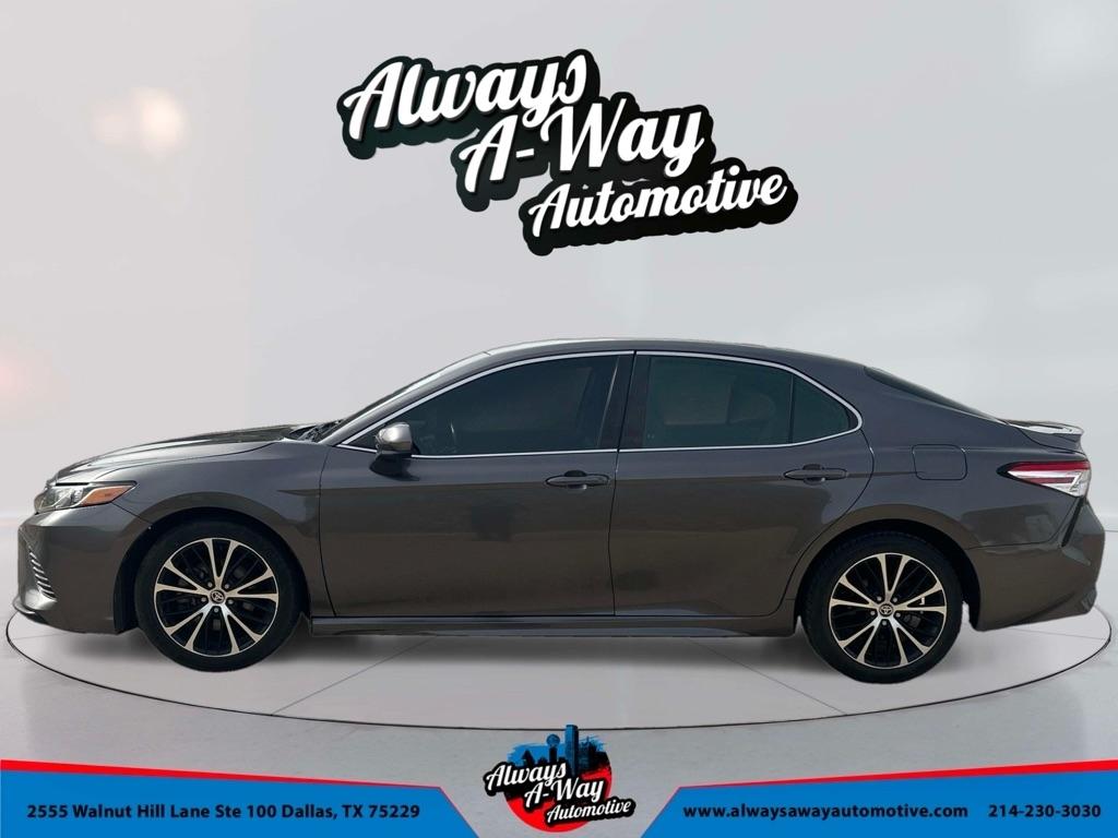 Toyota Camry SE 2020