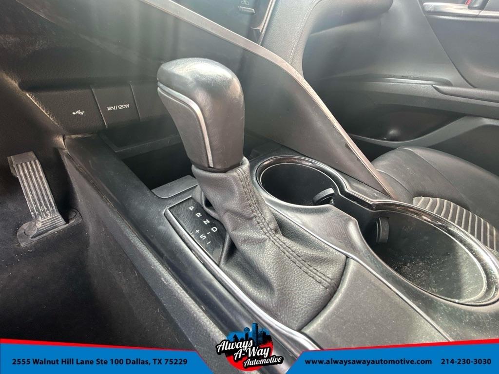 Toyota Camry SE 2020