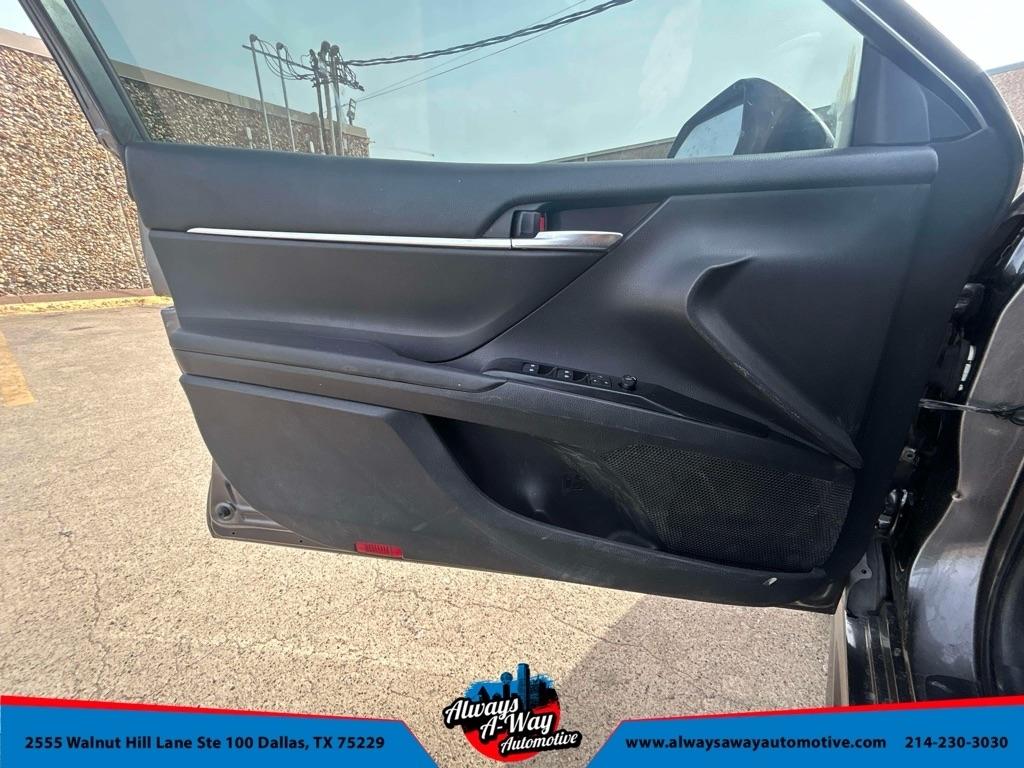 Toyota Camry SE 2020