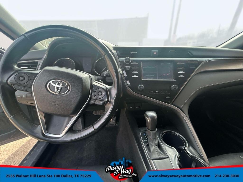 Toyota Camry SE 2020