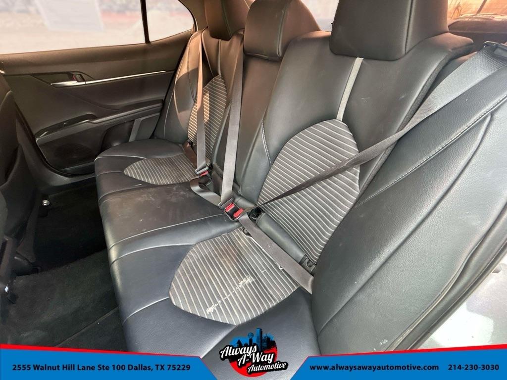 Toyota Camry SE 2020