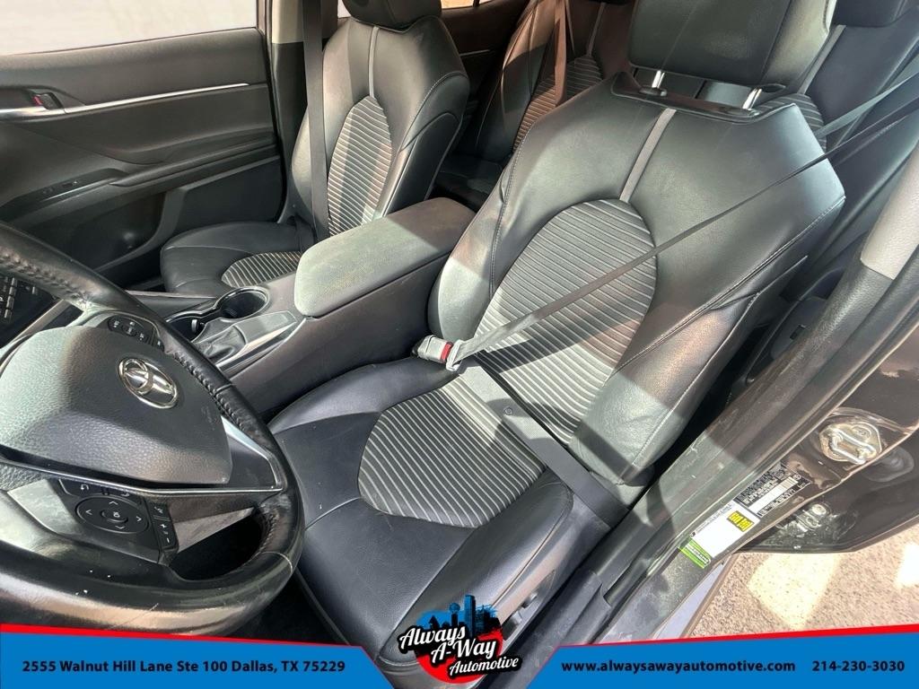 Toyota Camry SE 2020