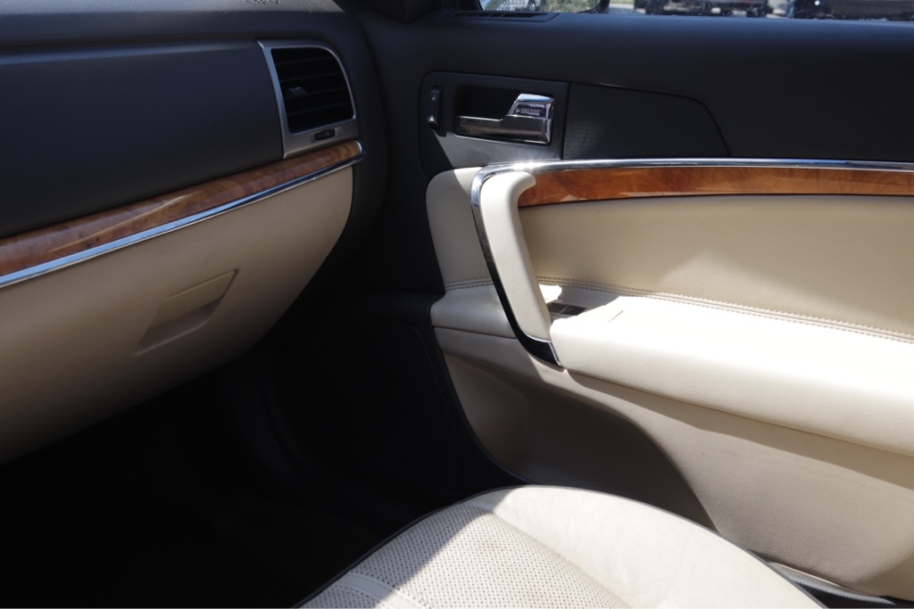 Lincoln MKZ FWD 2011