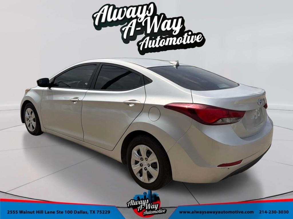 Hyundai Elantra SE 6AT 2016
