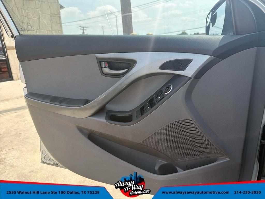 Hyundai Elantra SE 6AT 2016