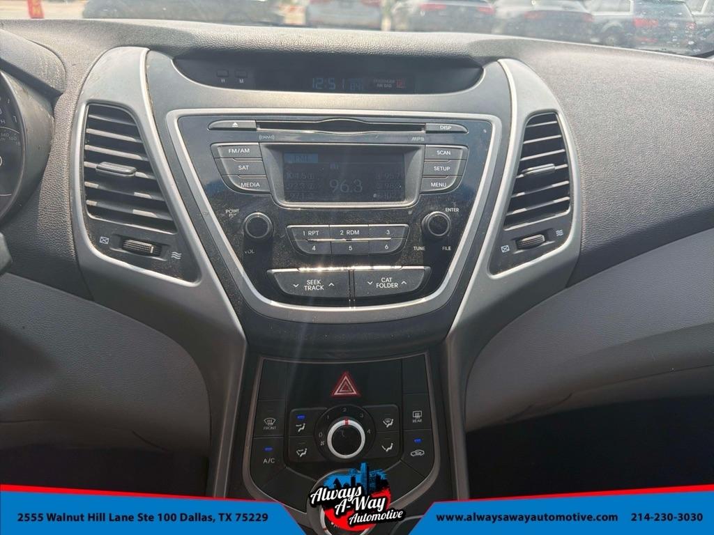 Hyundai Elantra SE 6AT 2016