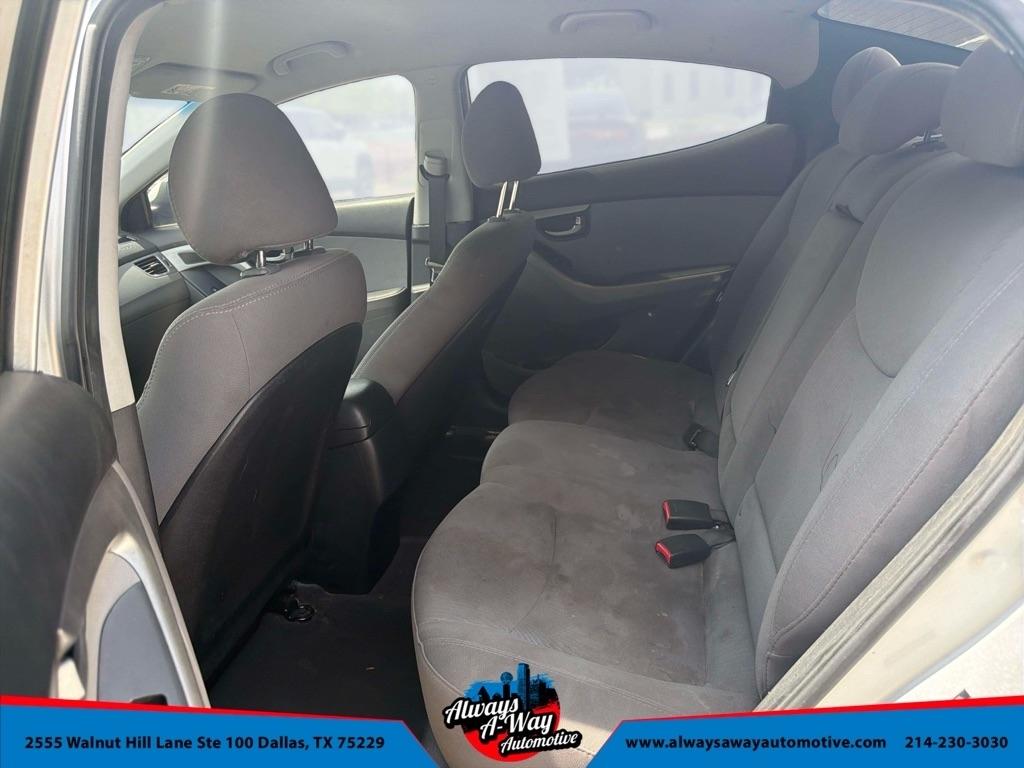 Hyundai Elantra SE 6AT 2016