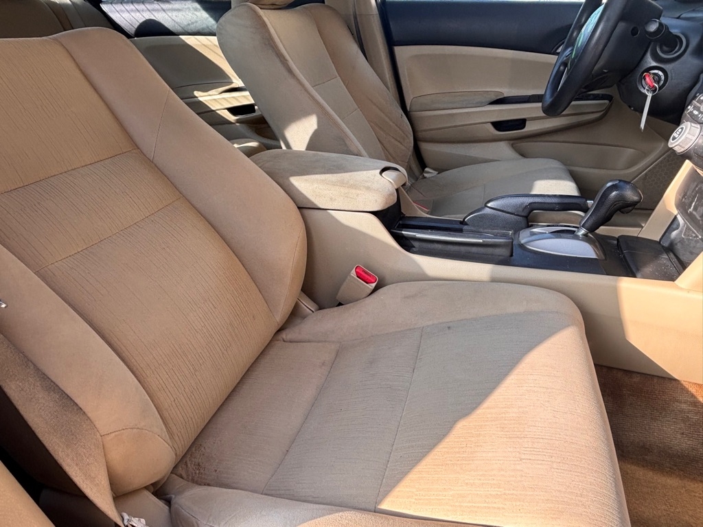 Honda Accord LX sedan AT 2012