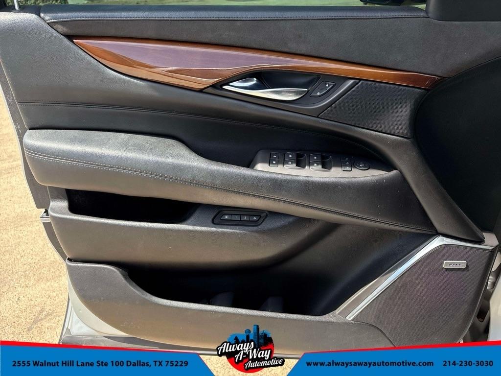 Cadillac Escalade Luxury 4WD 2016