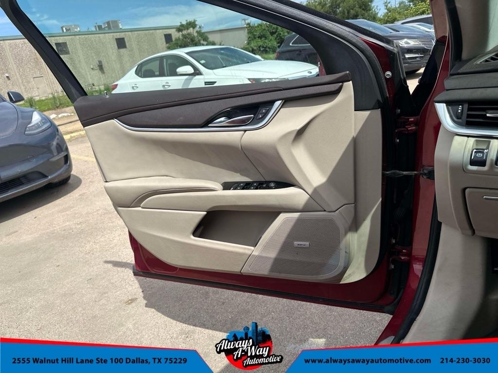 Cadillac XTS Base 2013