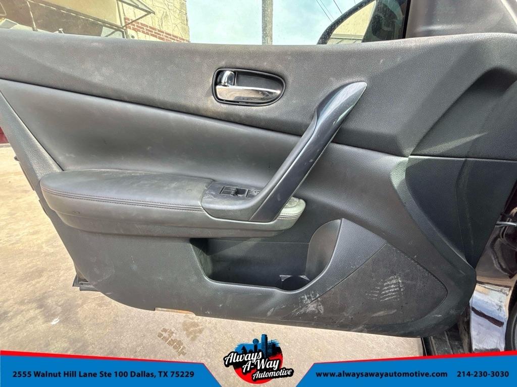 Nissan Maxima S 2012