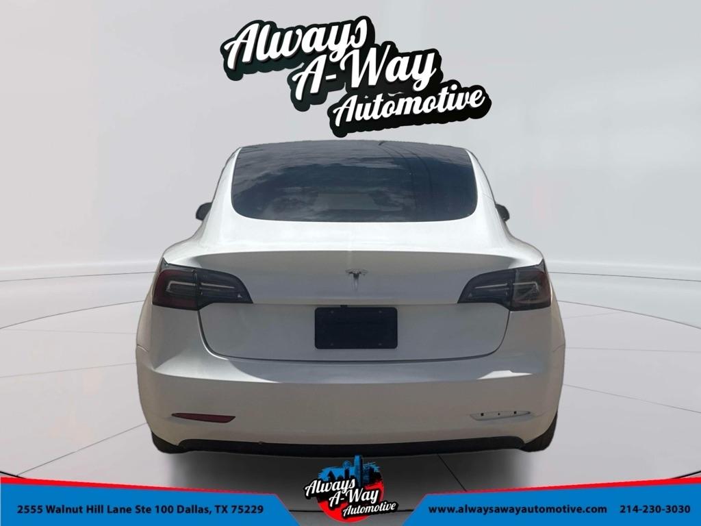 Tesla Model 3  2022