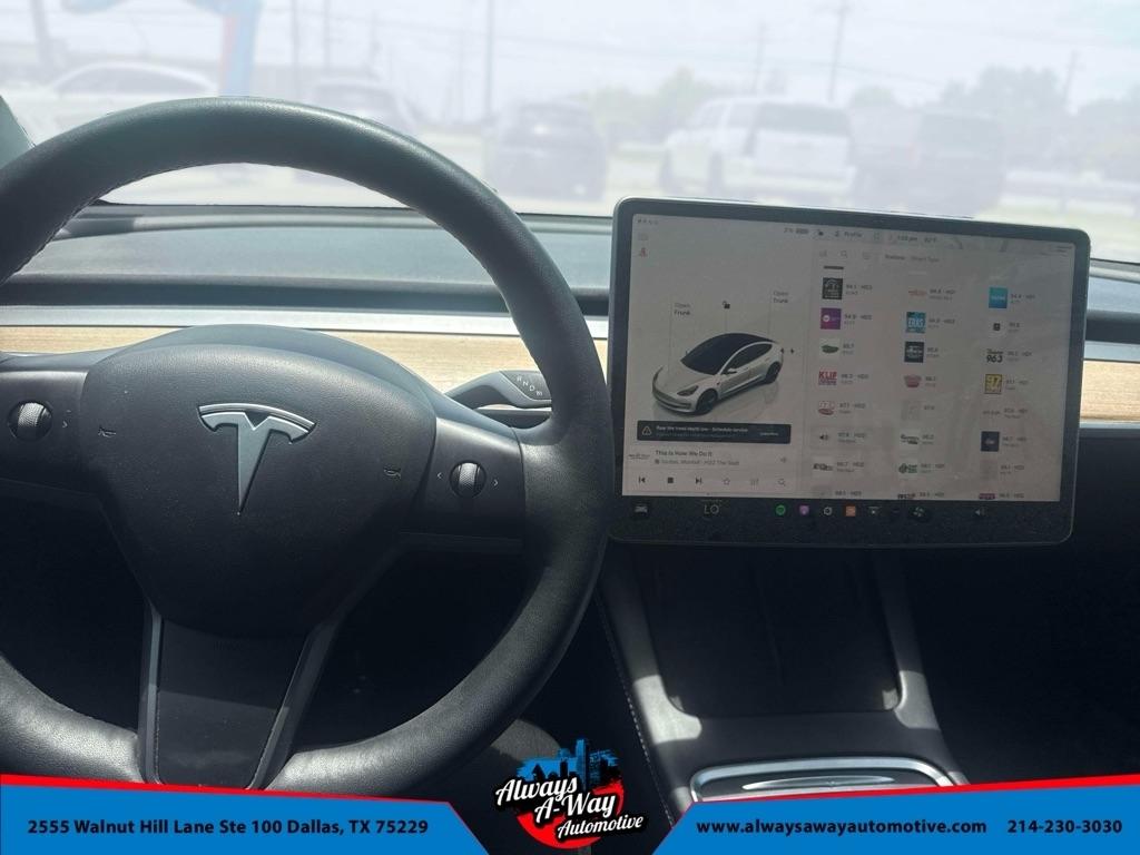 Tesla Model 3  2022