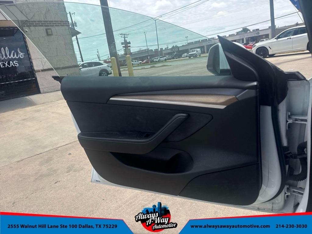Tesla Model 3  2022
