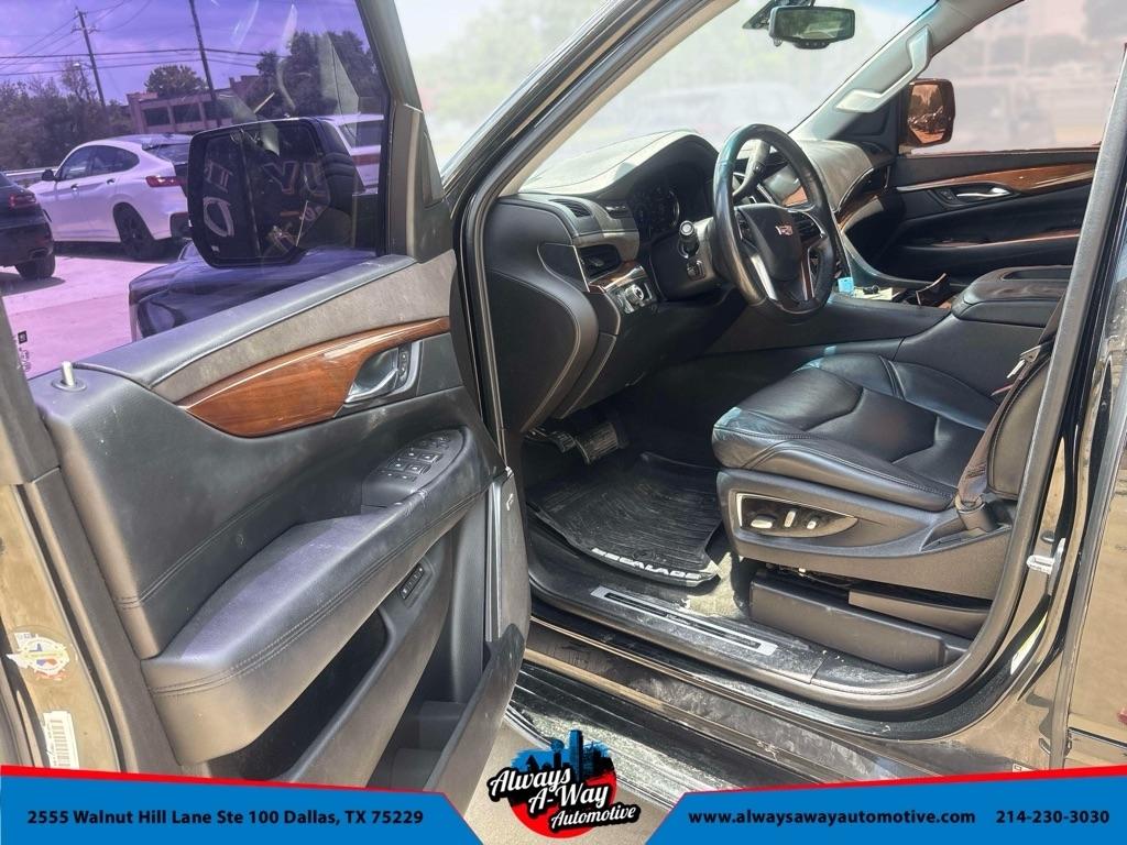 Cadillac Escalade Luxury 2WD 2016