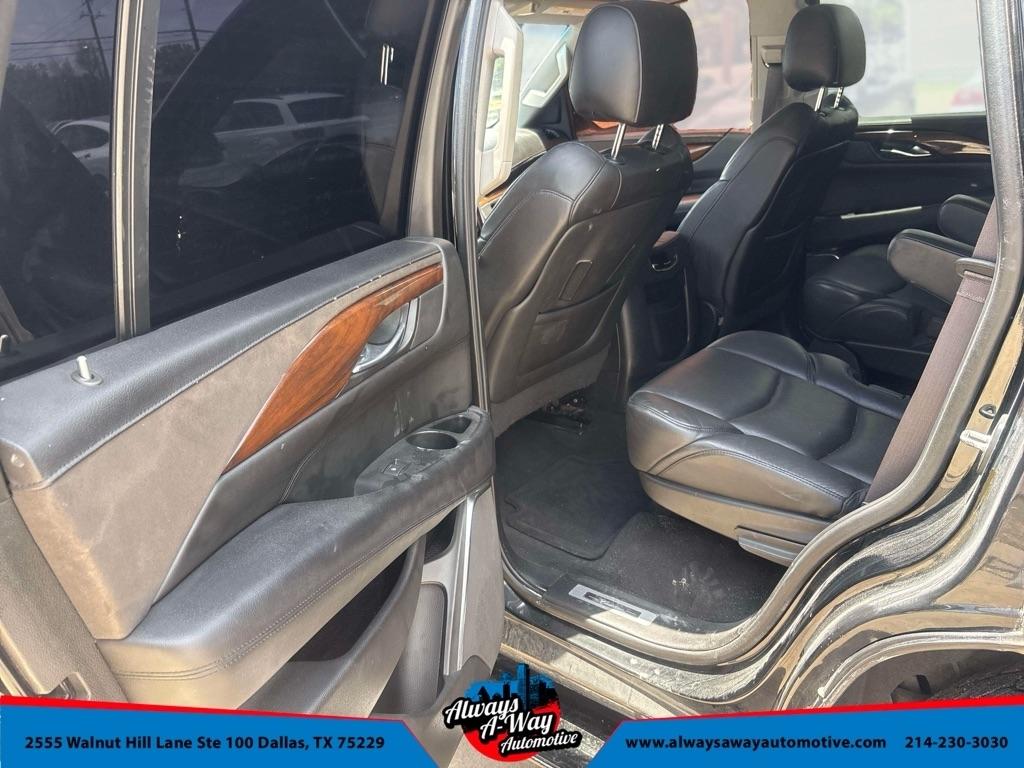 Cadillac Escalade Luxury 2WD 2016
