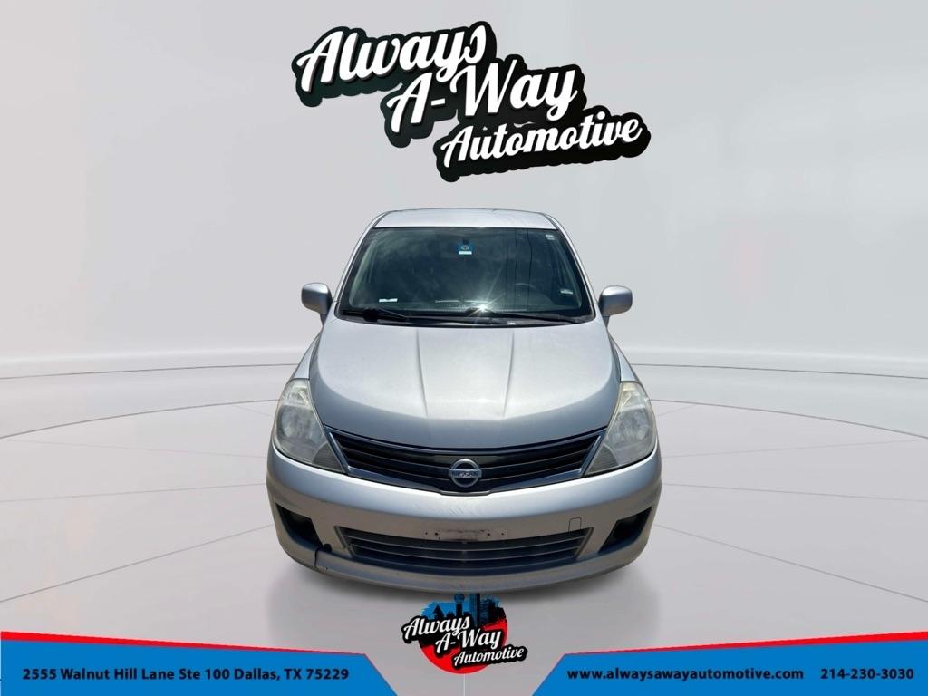 Nissan Versa 1.8 S Hatchback 2011
