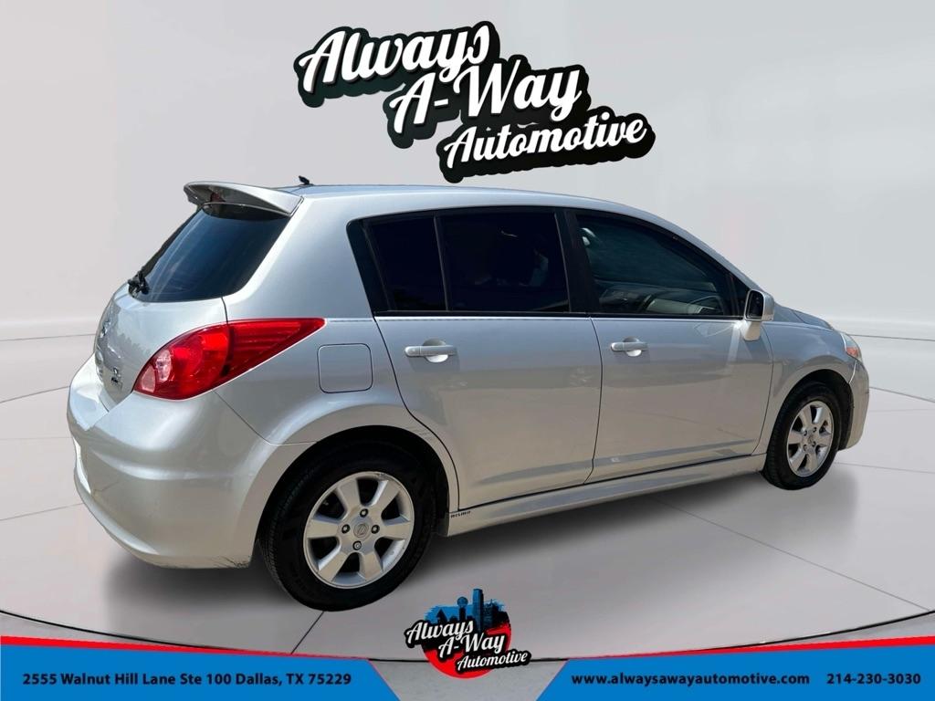 Nissan Versa 1.8 S Hatchback 2011