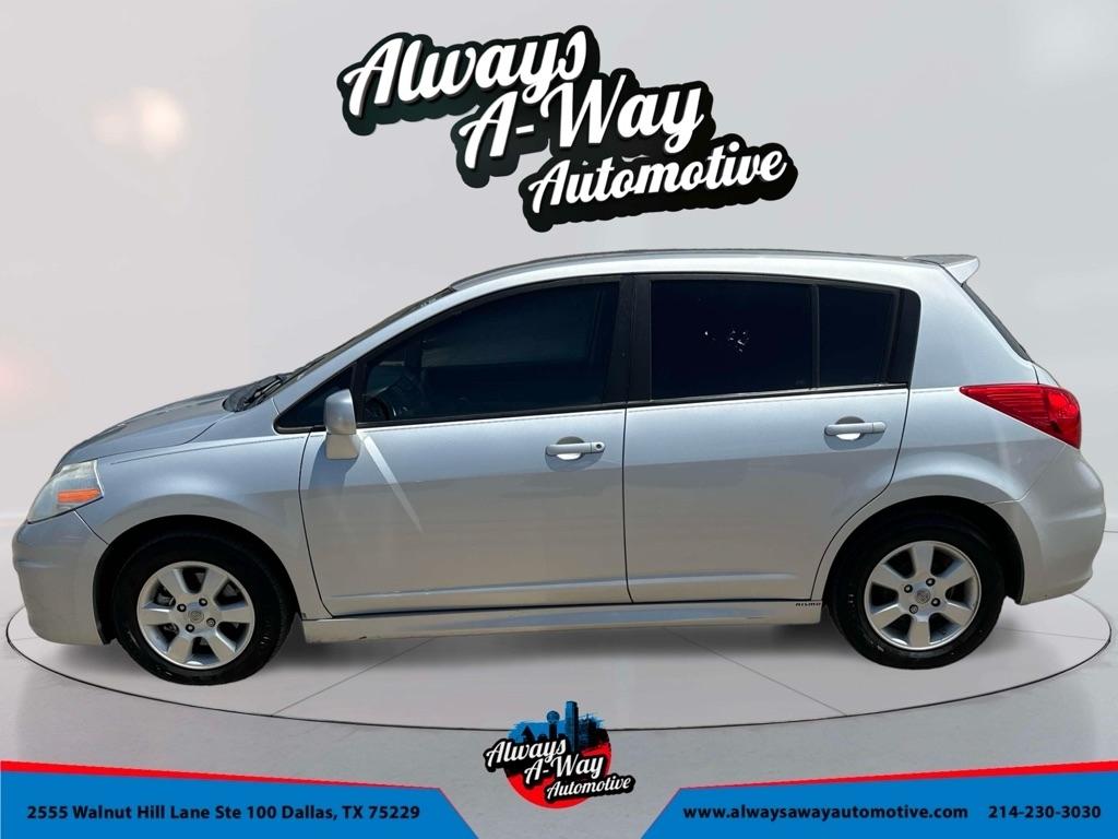 Nissan Versa 1.8 S Hatchback 2011