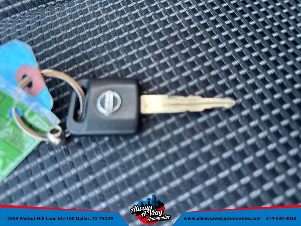 Nissan Versa 1.8 S Hatchback 2011