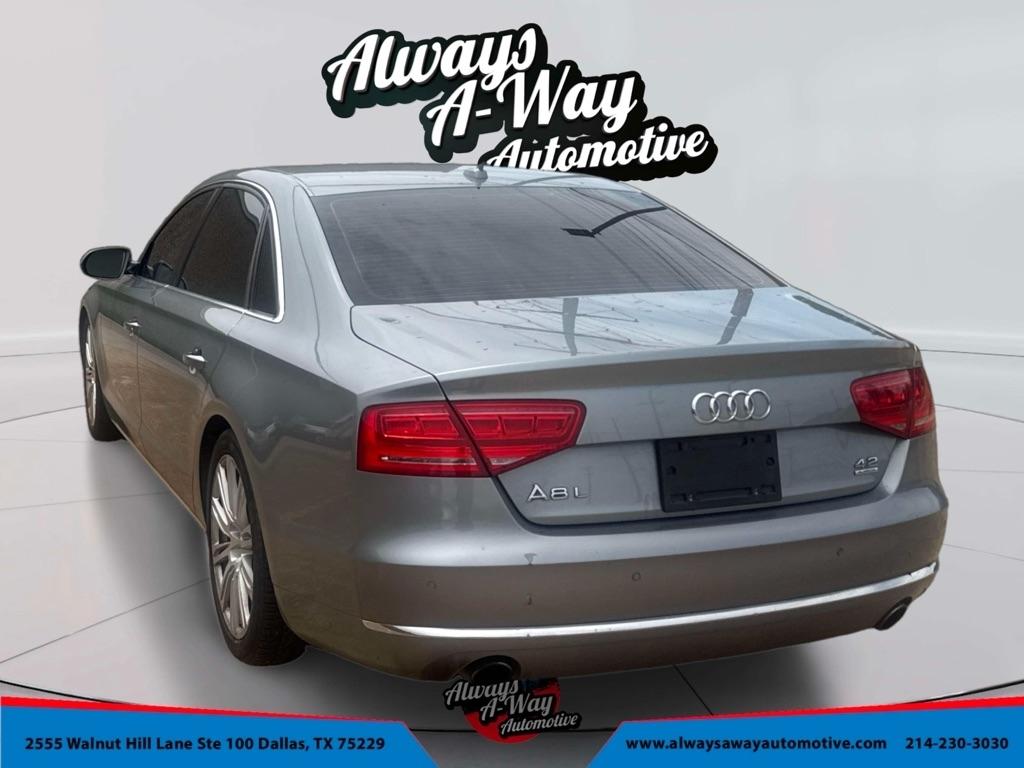 Audi A8 4.2L quattro 2011