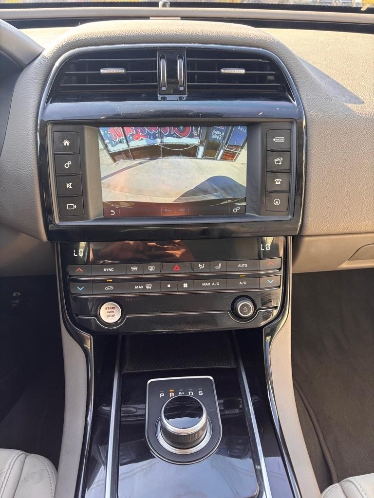 Jaguar XE 25t 2017