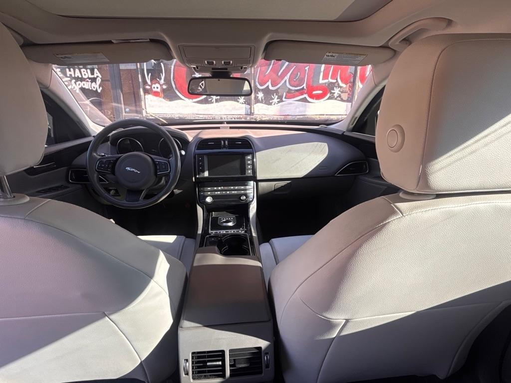 Jaguar XE 25t 2017