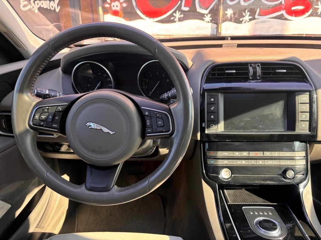 Jaguar XE 25t 2017