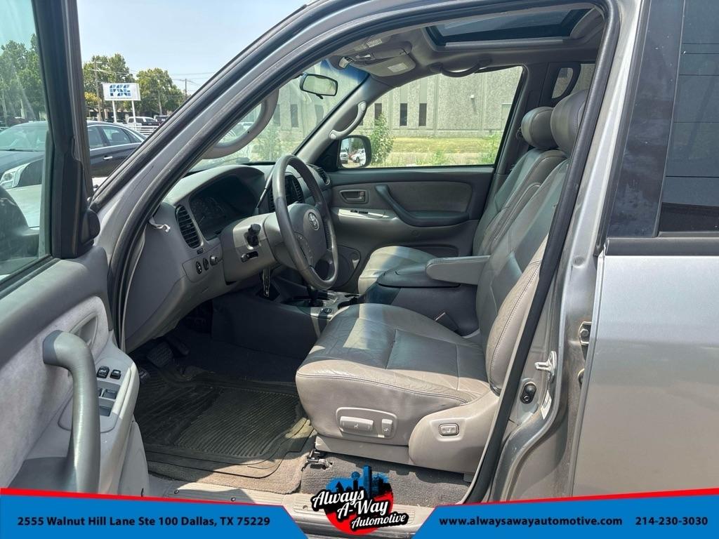 Toyota Sequoia SR5 4WD 2003