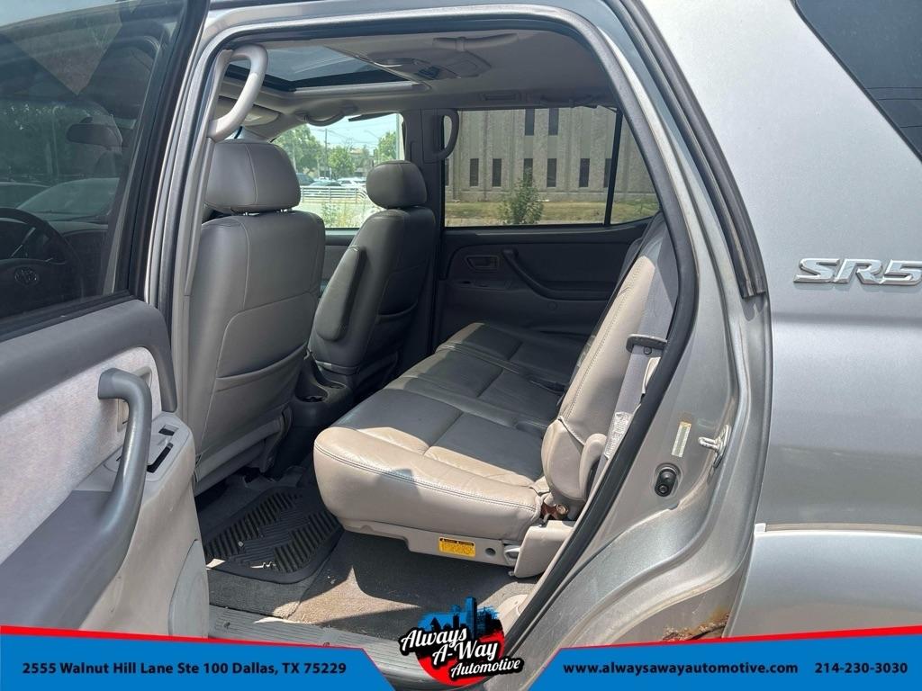 Toyota Sequoia SR5 4WD 2003