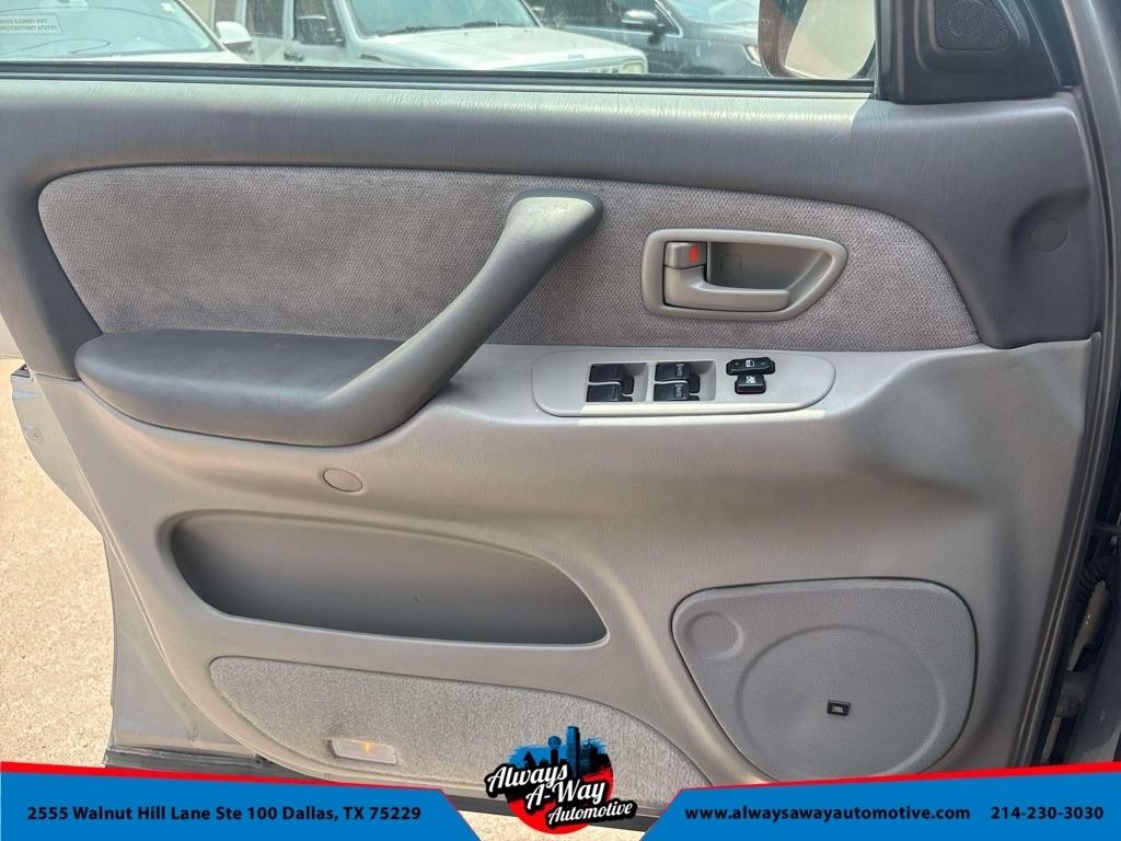 Toyota Sequoia SR5 4WD 2003