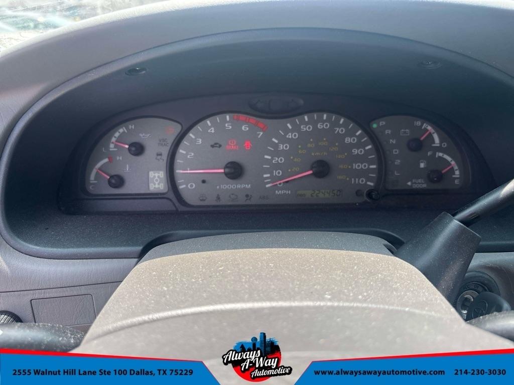 Toyota Sequoia SR5 4WD 2003
