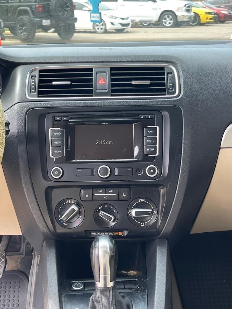 Volkswagen Jetta SEL 2011