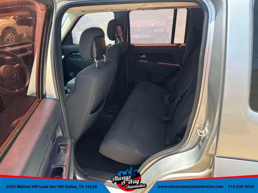 Jeep Liberty Sport 2WD 2012