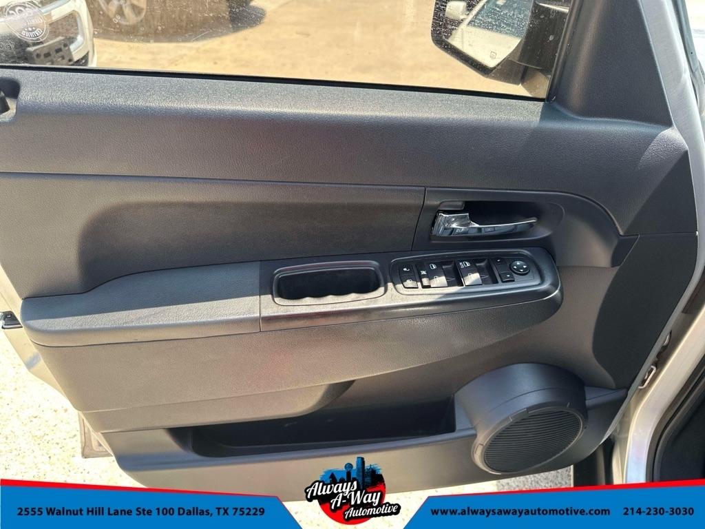 Jeep Liberty Sport 2WD 2012