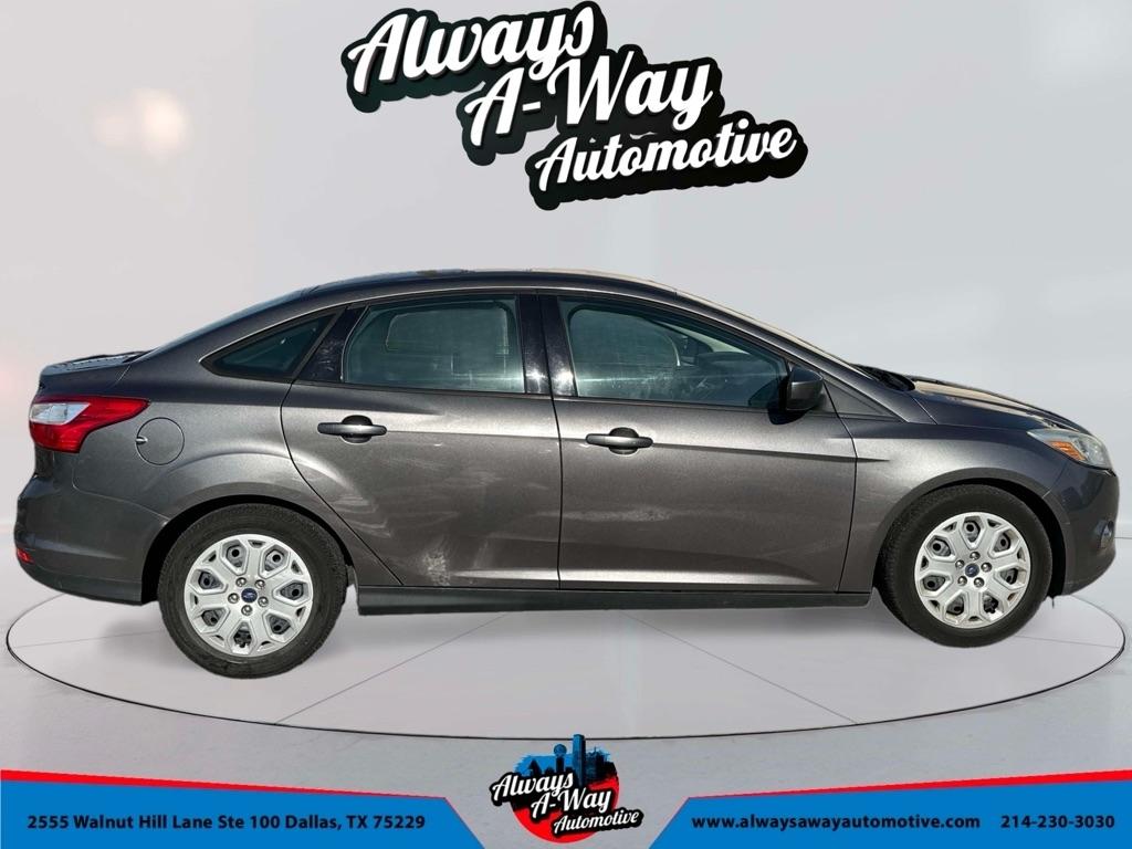 Ford Focus SE Sedan 2012