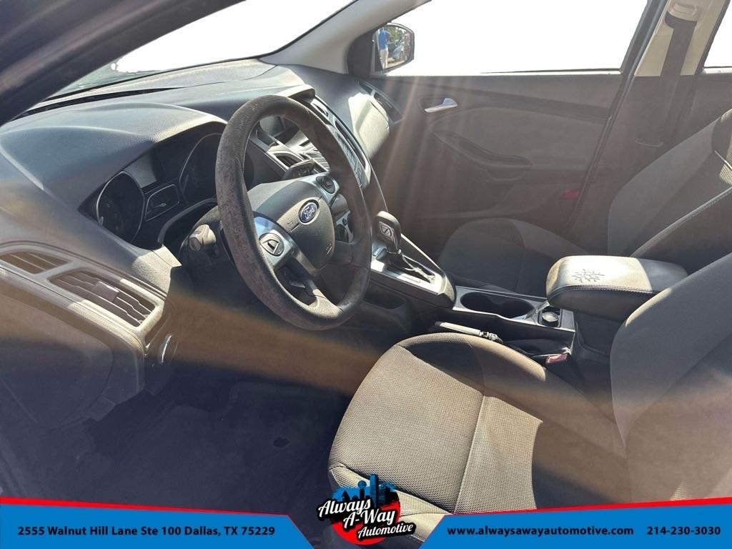 Ford Focus SE Sedan 2012