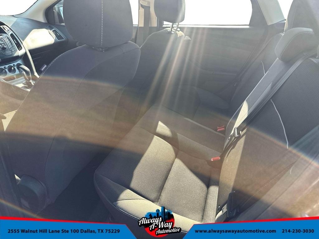 Ford Focus SE Sedan 2012