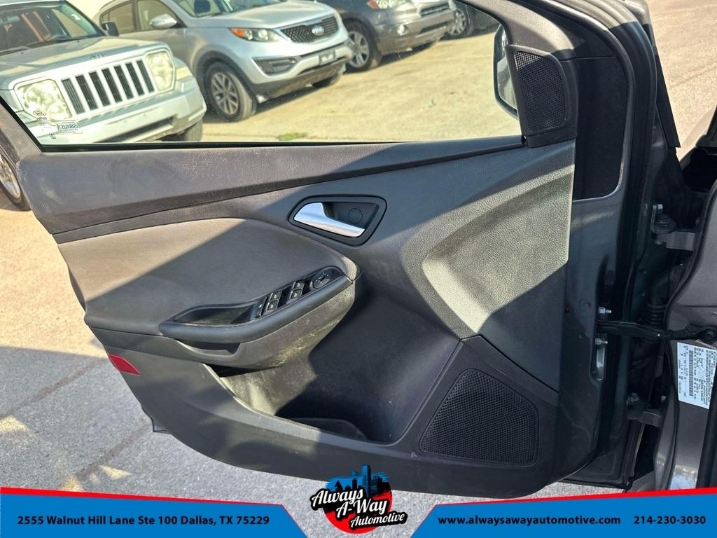 Ford Focus SE Sedan 2012