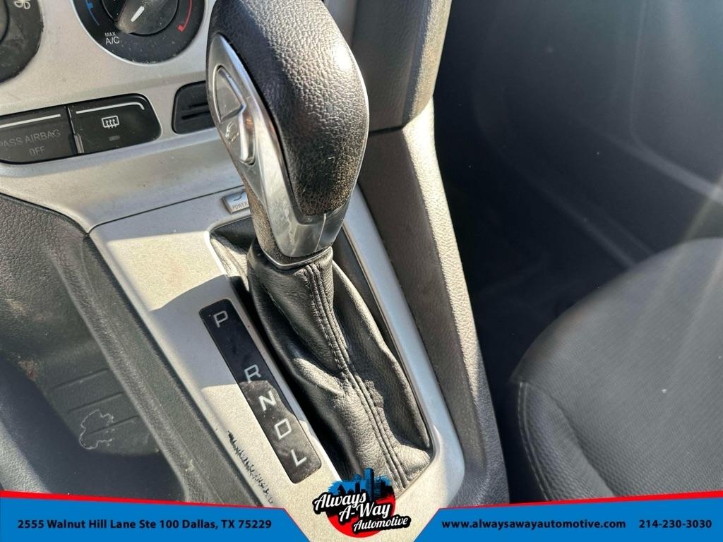 Ford Focus SE Sedan 2012