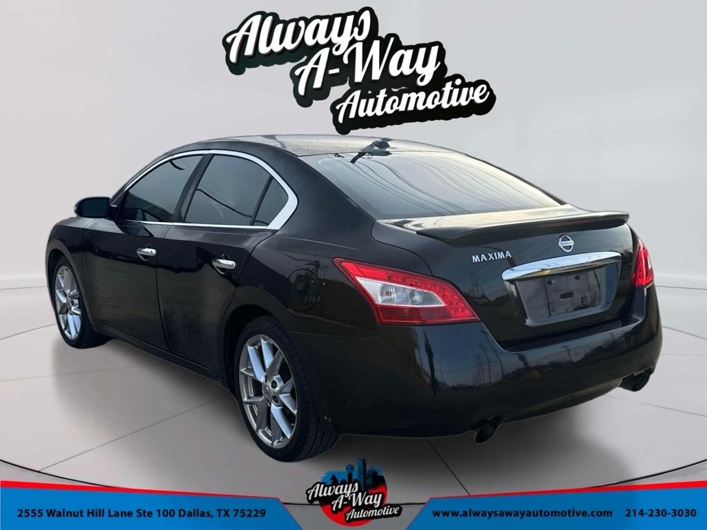 Nissan Maxima S 2010