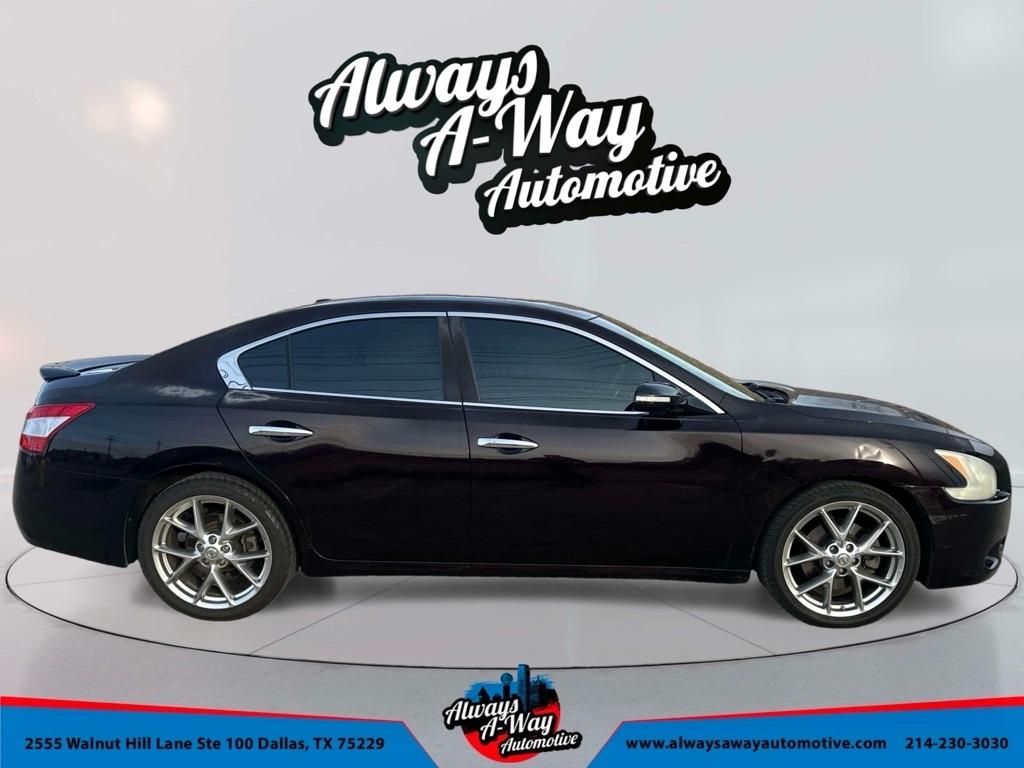 Nissan Maxima S 2010