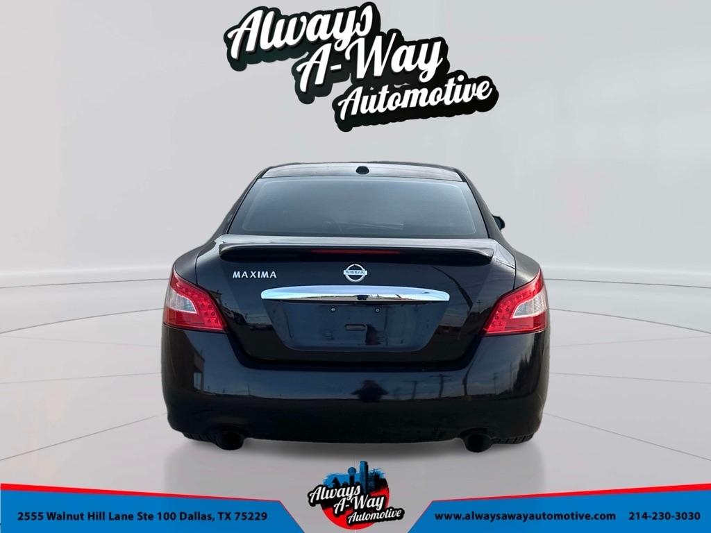 Nissan Maxima S 2010